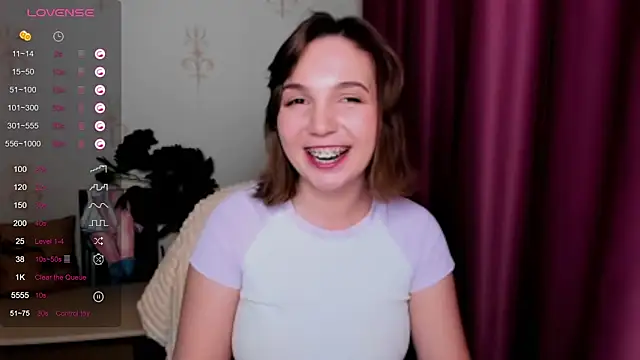 KindHazelHere  online show from February 22, 7:14 pm