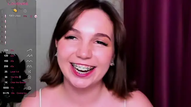 KindHazelHere  online show from March 6, 7:10 pm