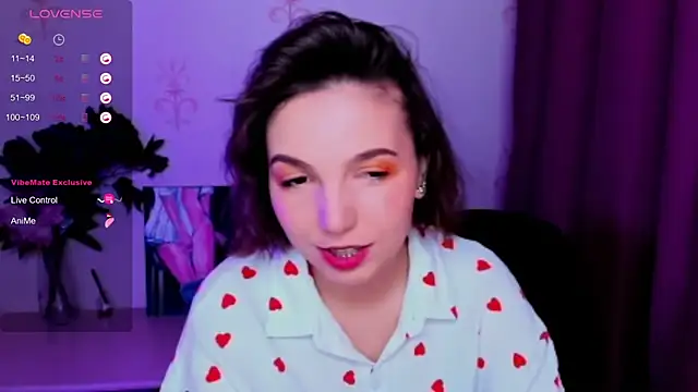 KindHazelHere  online show from October 18, 8:15 am