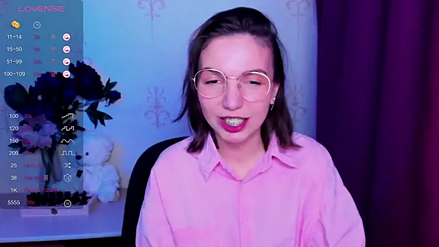 KindHazelHere  online show from March 8, 3:32 am