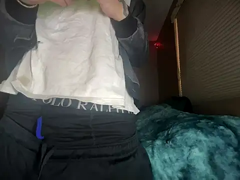 Bwcjoshbanks online show from December 15, 4:17 am