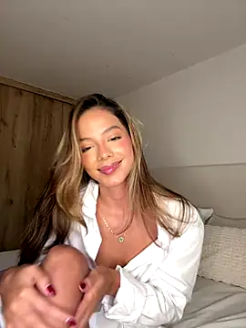 Snapshot of Bella_cutte_ chatting on October 25, 12:40 am Bella cutte online show from October 25, 12:40 am