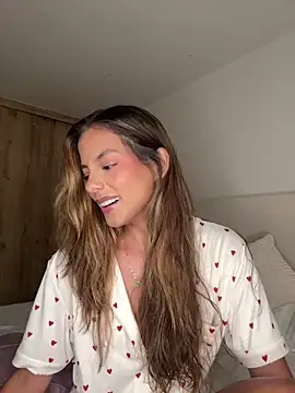 Snapshot of Bella_cutte_ chatting on November 6, 1:17 am Bella cutte online show from November 6, 1:17 am