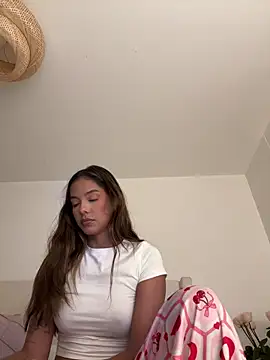 Snapshot of Bella_cutte_ chatting on December 1, 11:10 pm Bella cutte online show from December 1, 11:10 pm