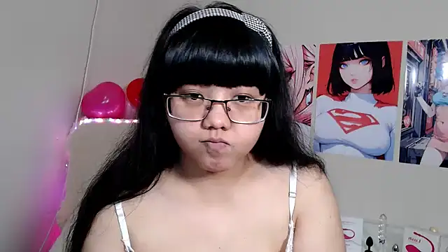 Snapshot of Moertomlly chatting on February 22, 3:23 am Moertomlly online show from February 22, 3:23 am