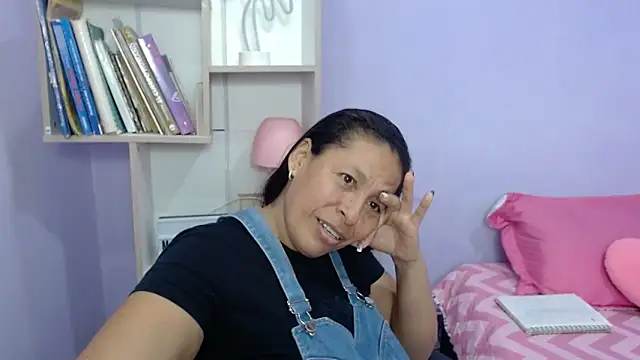 Snapshot of mature_martina chatting on October 28, 10:45 pm mature martina online show from October 28, 10:45 pm