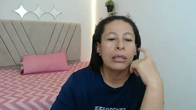 Snapshot of mature_martina chatting on April 21, 10:34 pm mature martina online show from April 21, 10:34 pm