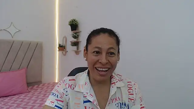 Snapshot of mature_martina chatting on April 23, 8:11 pm mature martina online show from April 23, 8:11 pm