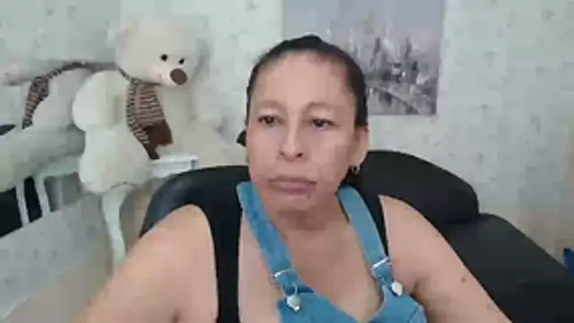 Snapshot of mature_martina chatting on May 1, 9:08 pm mature martina online show from May 1, 9:08 pm