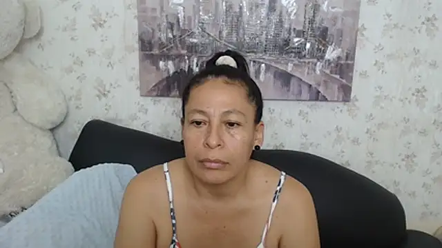 Snapshot of mature_martina chatting on May 21, 10:11 am mature martina online show from May 21, 10:11 am