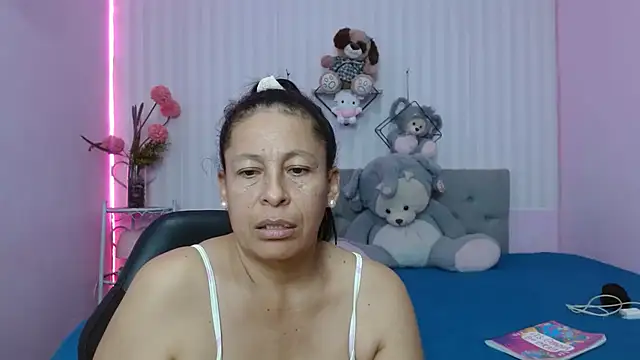 Snapshot of mature_martina chatting on May 24, 10:53 am mature martina online show from May 24, 10:53 am