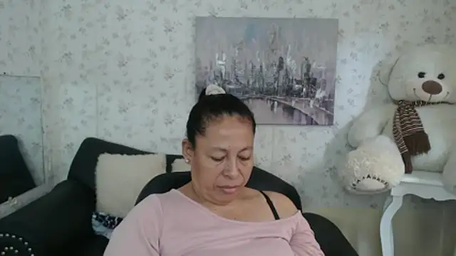 Snapshot of mature_martina chatting on May 25, 8:04 pm mature martina online show from May 25, 8:04 pm