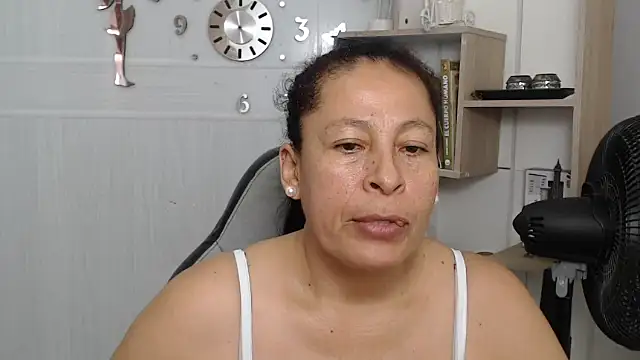 Snapshot of mature_martina chatting on July 1, 6:40 pm mature martina online show from July 1, 6:40 pm