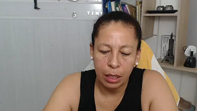 Snapshot of mature_martina chatting on July 2, 5:35 am mature martina online show from July 2, 5:35 am