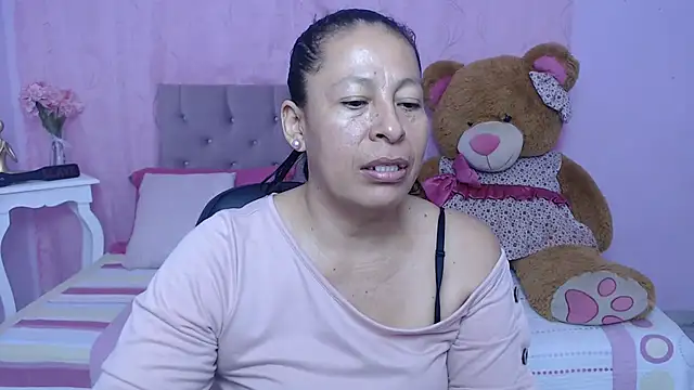 Snapshot of mature_martina chatting on July 2, 10:27 pm mature martina online show from July 2, 10:27 pm