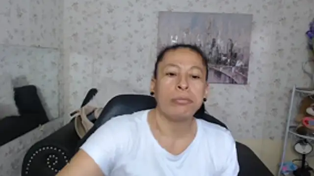 Snapshot of mature_martina chatting on July 6, 9:17 pm mature martina online show from July 6, 9:17 pm