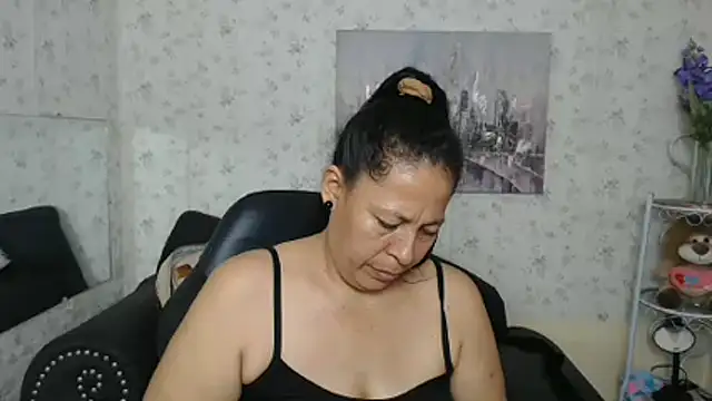 Snapshot of mature_martina chatting on July 7, 6:47 am mature martina online show from July 7, 6:47 am