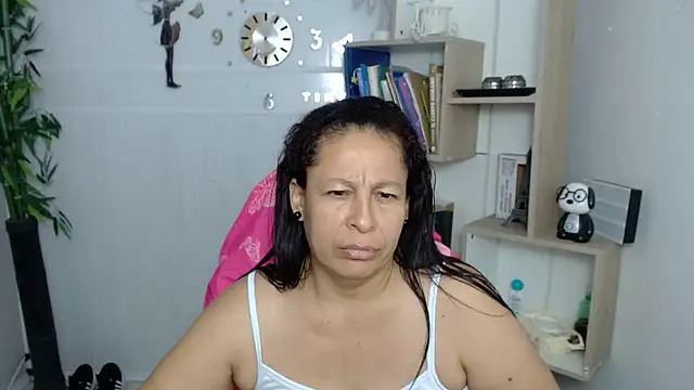 Snapshot of mature_martina chatting on July 9, 9:02 am mature martina online show from July 9, 9:02 am