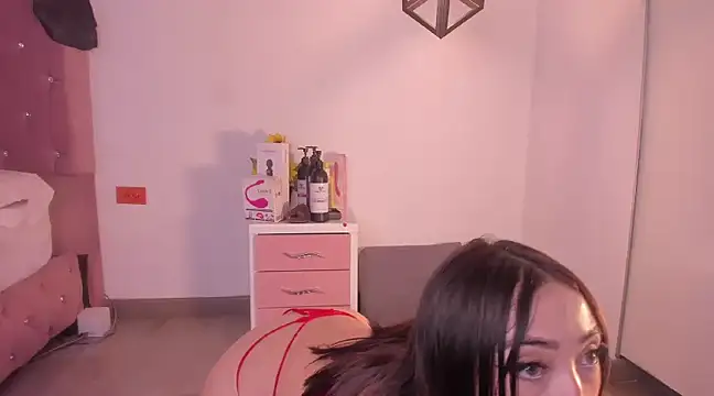 Snapshot of isa_red_hair chatting on January 13, 11:38 pm isa red hair online show from January 13, 11:38 pm