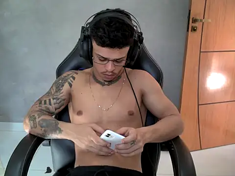 Gust027 online show from April 15, 4:36 pm