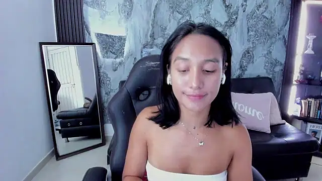 Snapshot of Nanami_19 chatting on February 27, 6:52 pm Nanami 19 online show from February 27, 6:52 pm