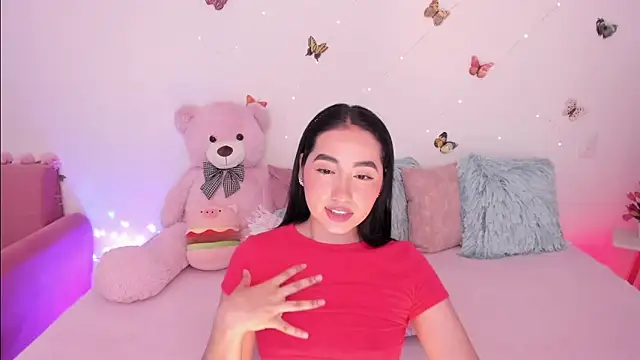 Snapshot of Zara_uwu_ chatting on April 23, 12:15 pm Zara uwu online show from April 23, 12:15 pm