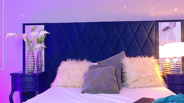 Margaret Saunders online show from December 19, 7:43 pm