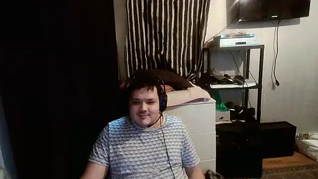 Snapshot of Bebemickey75 chatting on February 2, 8:08 pm Bebemickey75 online show from February 2, 8:08 pm