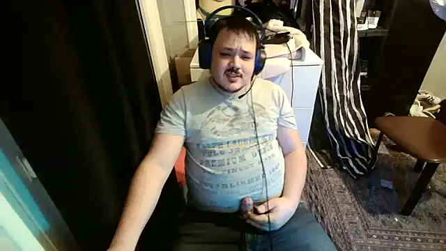 Snapshot of Bebemickey75 chatting on February 26, 8:33 pm Bebemickey75 online show from February 26, 8:33 pm