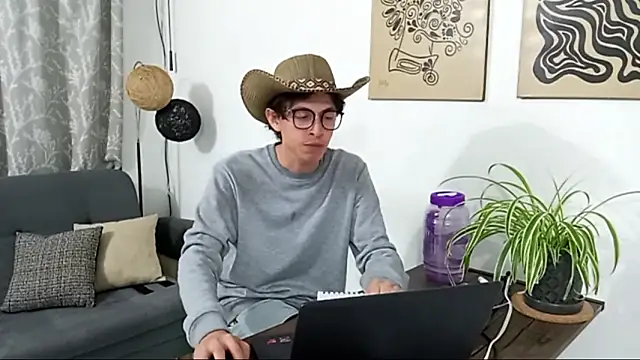 Snapshot of Norehg chatting on October 31, 8:04 am Norehg online show from October 31, 8:04 am