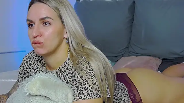 SofiJames online show from October 31, 6:58 am