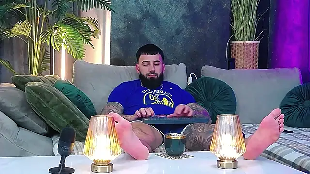 masterkingofmusclee online show from February 17, 9:54 pm