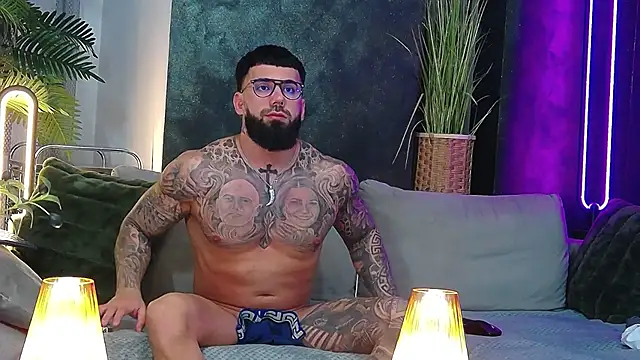 masterkingofmusclee online show from March 11, 8:59 pm