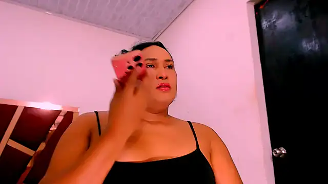 Snapshot of big_alondra_x chatting on October 31, 7:48 pm big alondra x online show from October 31, 7:48 pm