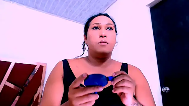 Snapshot of big_alondra_x chatting on November 7, 7:47 pm big alondra x online show from November 7, 7:47 pm