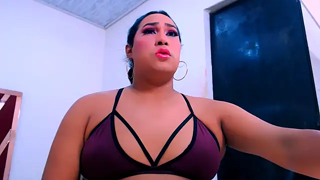 Snapshot of big_alondra_x chatting on December 13, 7:53 pm big alondra x online show from December 13, 7:53 pm