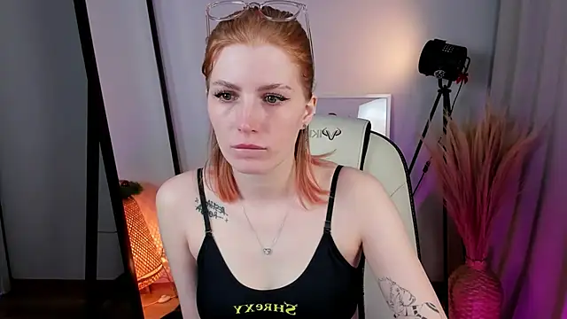 Snapshot of Mira__Blush chatting on December 29, 1:38 pm Mira Blush online show from December 29, 1:38 pm