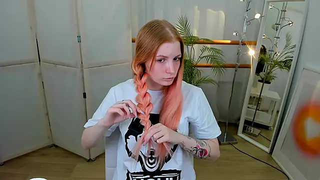 Snapshot of Mira__Blush chatting on January 22, 8:49 pm Mira Blush online show from January 22, 8:49 pm