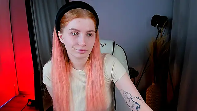 Snapshot of Mira__Blush chatting on January 24, 6:46 pm Mira Blush online show from January 24, 6:46 pm