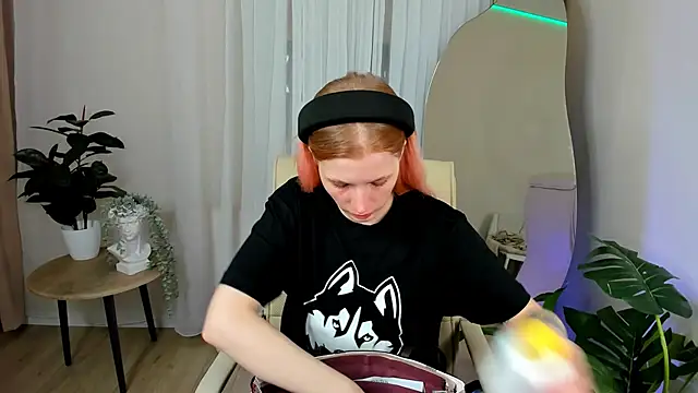 Snapshot of Mira__Blush chatting on January 26, 8:34 pm Mira Blush online show from January 26, 8:34 pm