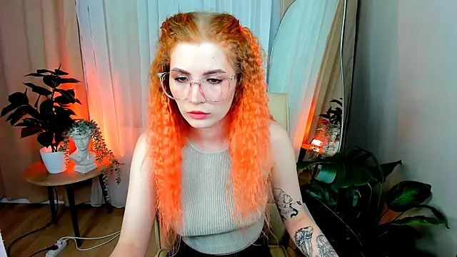 Snapshot of Mira__Blush chatting on February 8, 1:33 pm Mira Blush online show from February 8, 1:33 pm