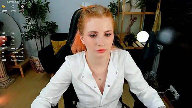 Snapshot of Mira__Blush chatting on February 10, 1:35 am Mira Blush online show from February 10, 1:35 am