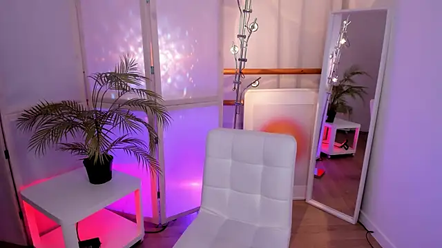 Snapshot of Mira__Blush chatting on February 24, 8:36 pm Mira Blush online show from February 24, 8:36 pm