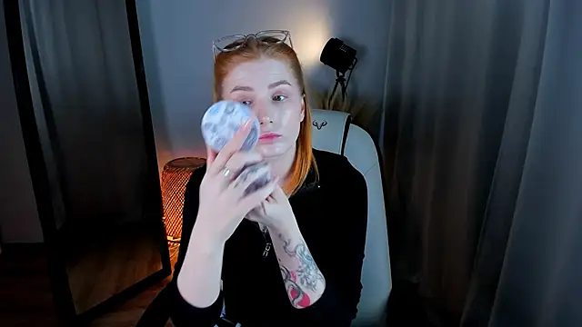 Snapshot of Mira__Blush chatting on March 8, 6:32 am Mira Blush online show from March 8, 6:32 am