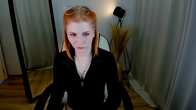 Snapshot of Mira__Blush chatting on March 8, 12:41 pm Mira Blush online show from March 8, 12:41 pm