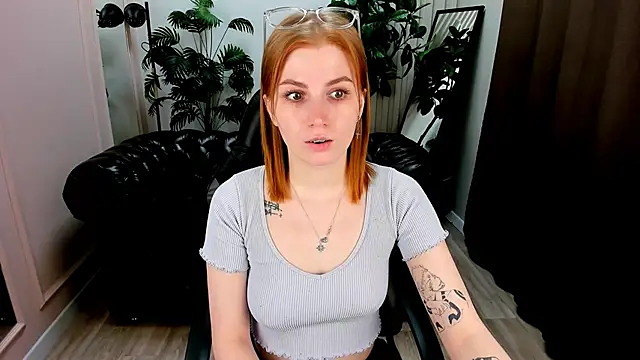 Snapshot of Mira__Blush chatting on March 12, 6:33 pm Mira Blush online show from March 12, 6:33 pm