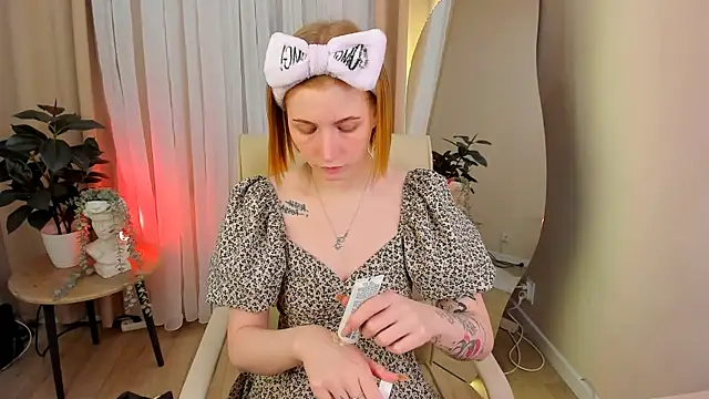 Snapshot of Mira__Blush chatting on March 19, 8:54 pm Mira Blush online show from March 19, 8:54 pm