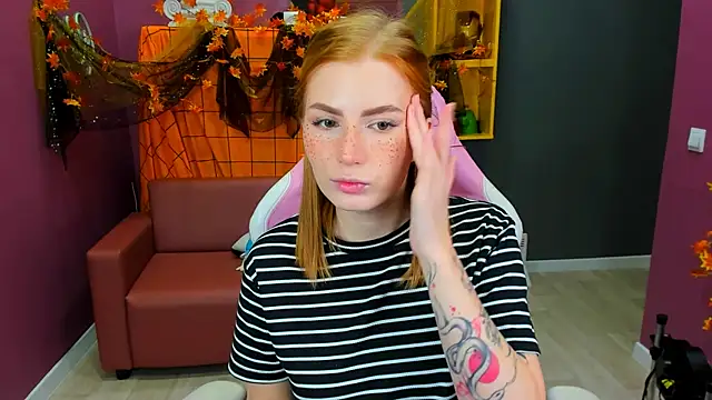 Snapshot of Mira__Blush chatting on October 14, 1:34 pm Mira Blush online show from October 14, 1:34 pm