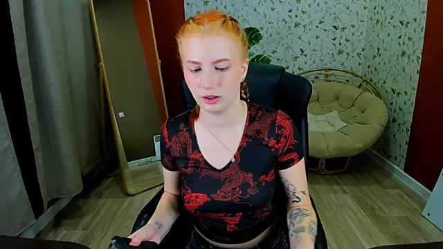 Snapshot of Mira__Blush chatting on November 14, 9:13 pm Mira Blush online show from November 14, 9:13 pm