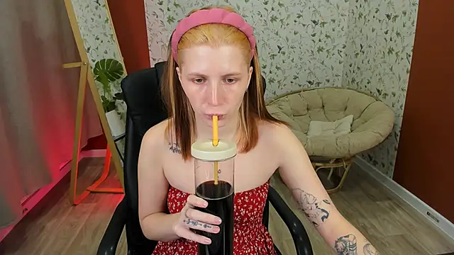 Snapshot of Mira__Blush chatting on November 29, 1:36 pm Mira Blush online show from November 29, 1:36 pm